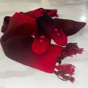 NWOT Hand-knit Red/Burgundy Scarf and mittens Set
